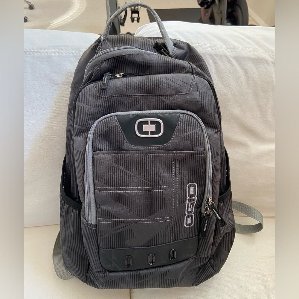 OGIO Operator 17 Laptop Backpack Gray Multi Compartments. Academia, Work.